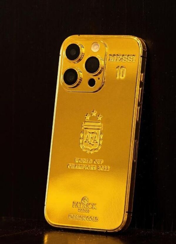 Messi'den takım arkadaşlarına 24 karatlık altın iPhone - Sputnik Türkiye