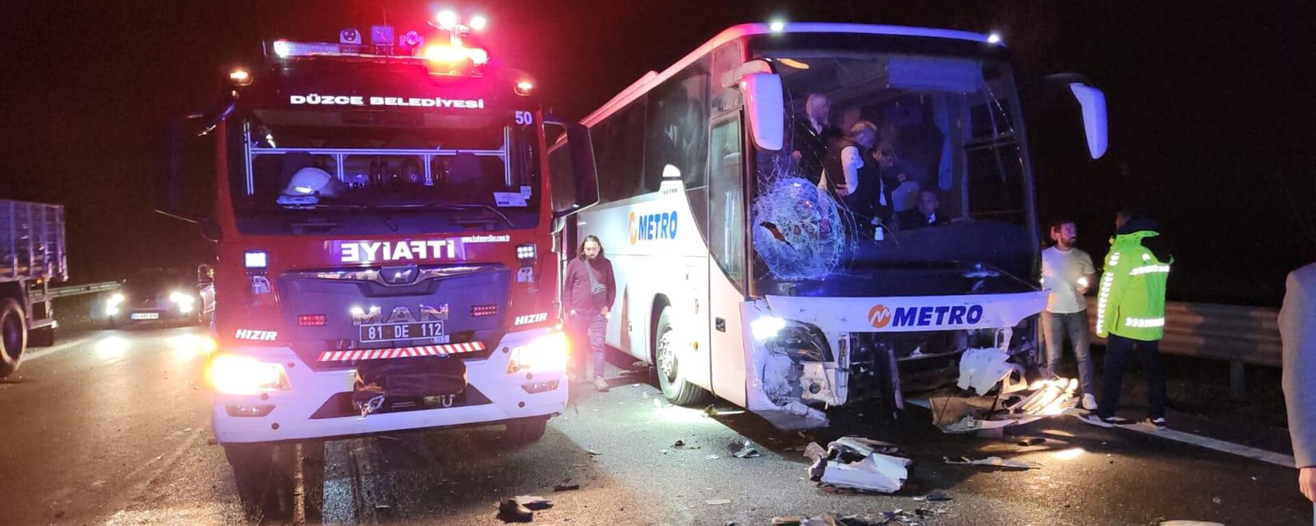 Anadolu Otoyolu'nun Düzce kesiminde 4 aracın karıştığı zincirleme trafik kazasında 2 kişi hayatını kaybetti, 7 kişi yaralandı. - Sputnik Türkiye, 1920, 03.03.2023