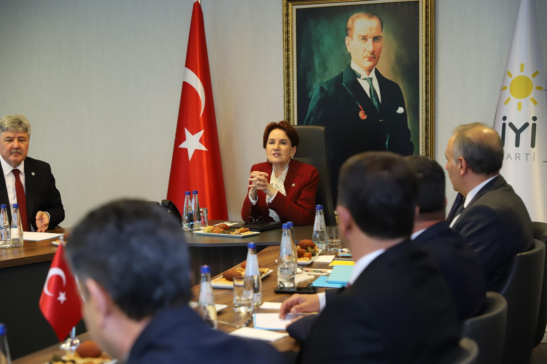 İYİ Parti Genel Başkanı Meral Akşener, partili belediye başkanlarıyla buluştu. - Sputnik Türkiye, 1920, 04.03.2023