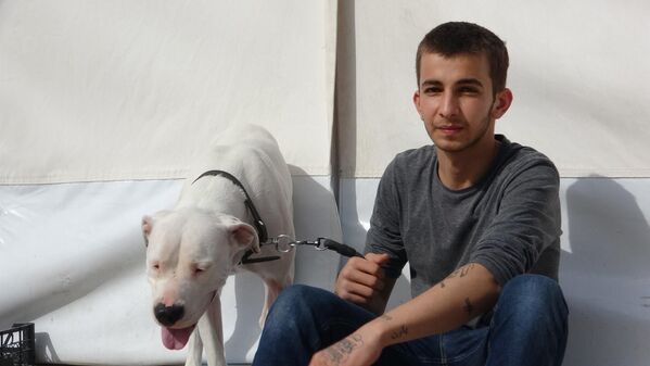 Kahraman köpek 'Dora', deprem anında kendisini siper etti, 2 çocuğu kurtardı - Sputnik Türkiye