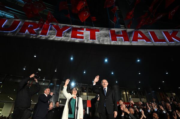 Cumhuriyet Halk Partisi (CHP) Genel Başkanı ve Millet İttifakı Cumhurbaşkanı Adayı Kemal Kılıçdaroğlu, Millet İttifakı Liderler Buluşmasının ardından, Millet İttifakı Cumhurbaşkanı Adayı olarak CHP Genel Merkezi önünde toplanan vatandaşlara hitap etti. - Sputnik Türkiye