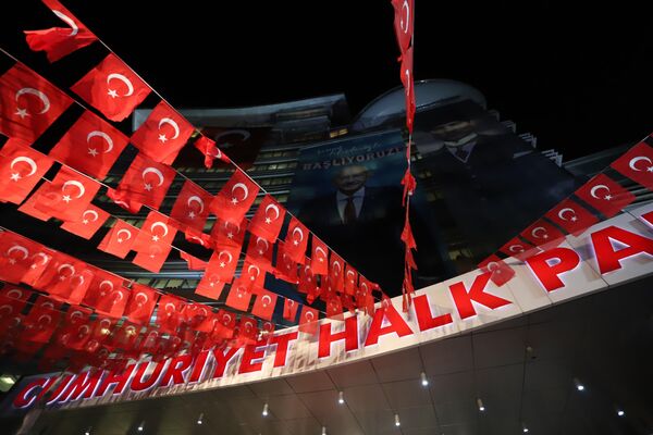 Cumhuriyet Halk Partisi (CHP) Genel Başkanı ve Millet İttifakı Cumhurbaşkanı Adayı Kemal Kılıçdaroğlu, Millet İttifakı Liderler Buluşmasının ardından, Millet İttifakı Cumhurbaşkanı Adayı olarak CHP Genel Merkezi önünde toplanan vatandaşlara hitap etti. - Sputnik Türkiye