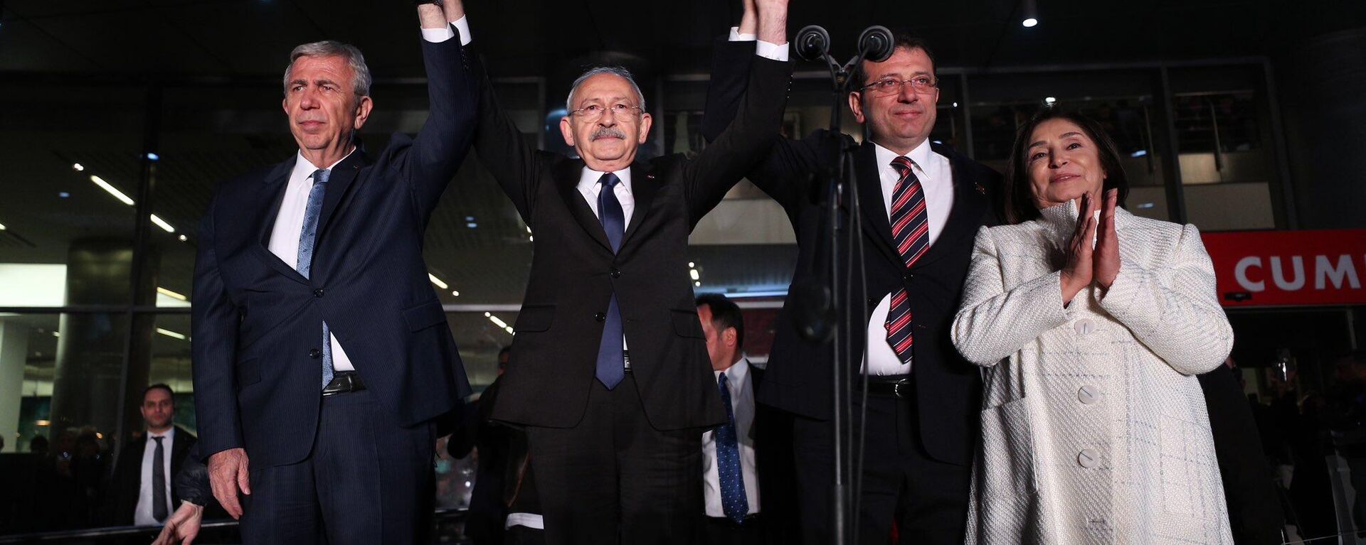 Cumhuriyet Halk Partisi (CHP) Genel Başkanı ve Millet İttifakı Cumhurbaşkanı Adayı Kemal Kılıçdaroğlu, Millet İttifakı Liderler Buluşmasının ardından, Millet İttifakı Cumhurbaşkanı Adayı olarak CHP Genel Merkezi önünde toplanan vatandaşlara hitap etti. - Sputnik Türkiye, 1920, 06.03.2023