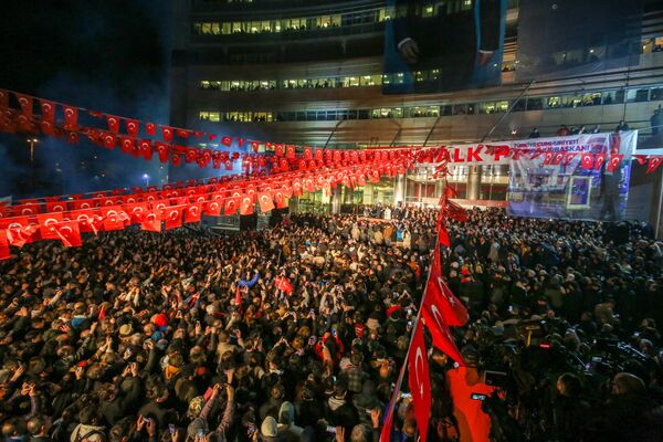 Cumhuriyet Halk Partisi (CHP) Genel Başkanı ve Millet İttifakı Cumhurbaşkanı Adayı Kemal Kılıçdaroğlu, Millet İttifakı Liderler Buluşmasının ardından, Millet İttifakı Cumhurbaşkanı Adayı olarak CHP Genel Merkezi önünde toplanan vatandaşlara hitap etti. - Sputnik Türkiye