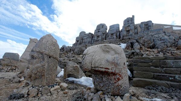 Nemrut Dağı'nın anıtsal heykelleri depremlerde zarar görmedi - Sputnik Türkiye