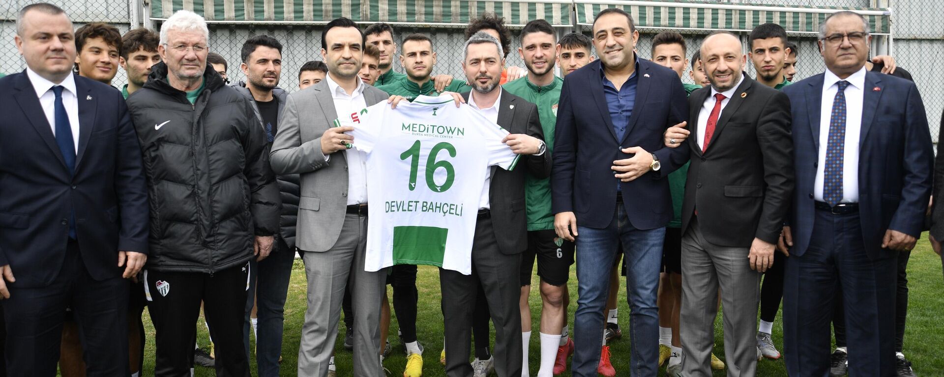 Bursaspor'dan Devlet Bahçeli'ye forma - Sputnik Türkiye, 1920, 09.03.2023