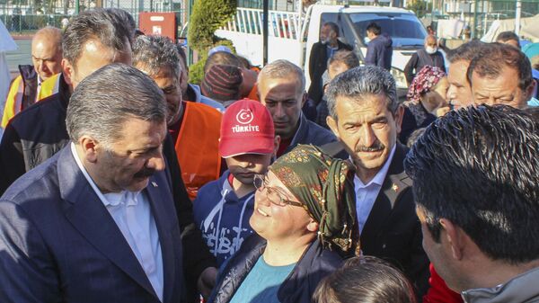 Sağlık Bakanı Koca, İskenderun'da depremzedeleri ziyaret etti - Sputnik Türkiye
