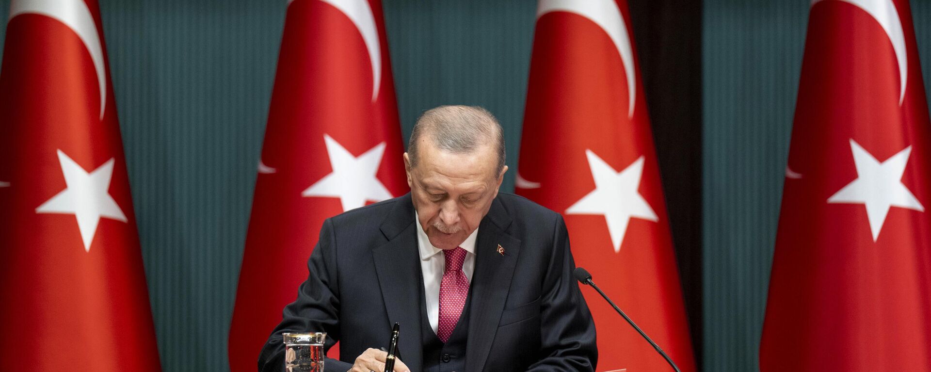 Cumhurbaşkanı Erdoğan seçim kararını imzaladı - Sputnik Türkiye, 1920, 10.03.2023