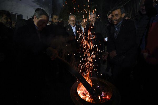 Cumhuriyet Halk Partisi Genel Başkanı ve Millet İttifakı Cumhurbaşkanı Adayı Kemal Kılıçdaroğlu, deprem felaketinden etkilenen Kahramanmaraş’ın Nurhak İlçesinde kurulan çadırkentte.  - Sputnik Türkiye