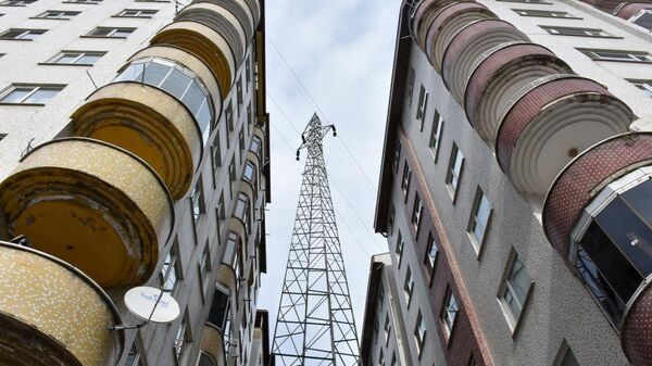 Rize'de iki apartman arasındaki yüksek gerilim hattı kaldırıldı - Sputnik Türkiye