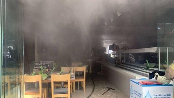 İstiklal Caddesi'nde bir restoranda yangın: Alevler kiliseye de sıçradı
 - Sputnik Türkiye