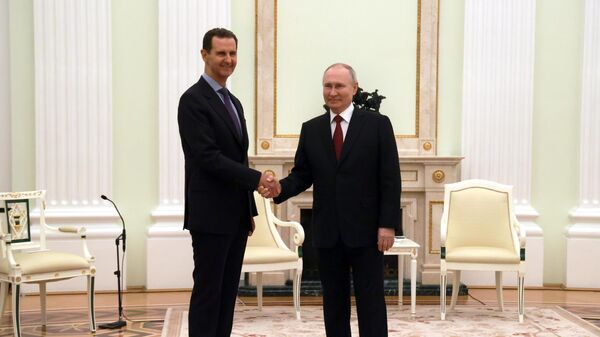 Rusya Devlet Başkanı Vladimir Putin, Kremlin’de Suriyeli mevkidaşı Beşar Esad ile bir araya geldi - Sputnik Türkiye