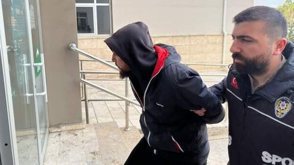 Fiorentina futbolcusuna saldıran iki Sivasspor taraftarı tutuklandı - Sputnik Türkiye