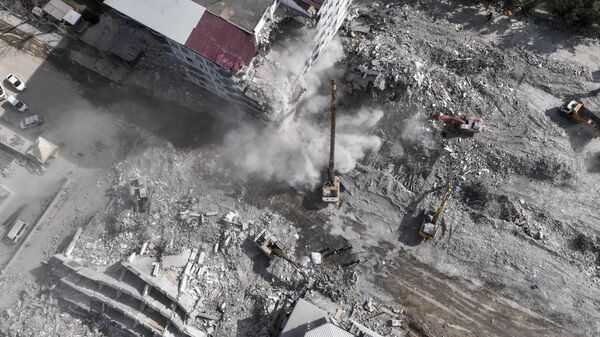 Gaziantep deprem sonrası yıkılan bina - Sputnik Türkiye