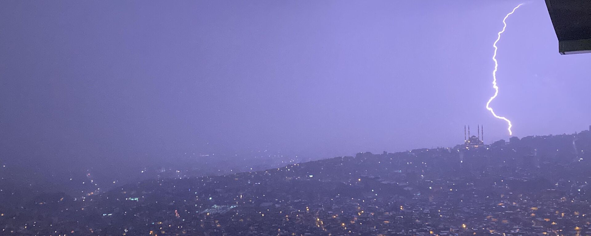 Kahramanmaraş'ta etkili olan gök gürültülü sağanak yağış - Sputnik Türkiye, 1920, 06.05.2023