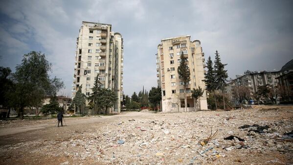 Depremden önce güçlendirme yapılan 13 katlı binalar yıkılmadı - Sputnik Türkiye