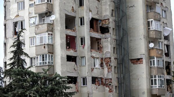 Depremden önce güçlendirme yapılan 13 katlı binalar yıkılmadı - Sputnik Türkiye