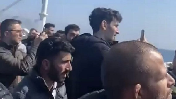 Marmara Denizi’nde feribottan atlayan yolcuyu Sahil Güvenlik kurtardı - Sputnik Türkiye