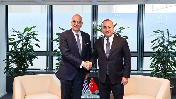 Dışişleri Bakanı Mevlüt Çavuşoğlu, Yunanistan Dışişleri Bakanı Nikos Dendias ile bir araya geldi. - Sputnik Türkiye