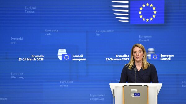 Avrupa Parlamentosu Başkanı Roberta Metsola, Brüksel'deki Avrupa Birliği (AB) Liderler Zirvesi sırasında bir basın toplantısı düzenledi. - Sputnik Türkiye