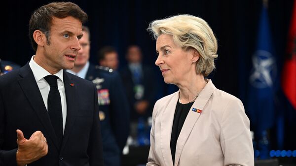 Emmanuel Macron ve Ursula von der Leyen - Sputnik Türkiye
