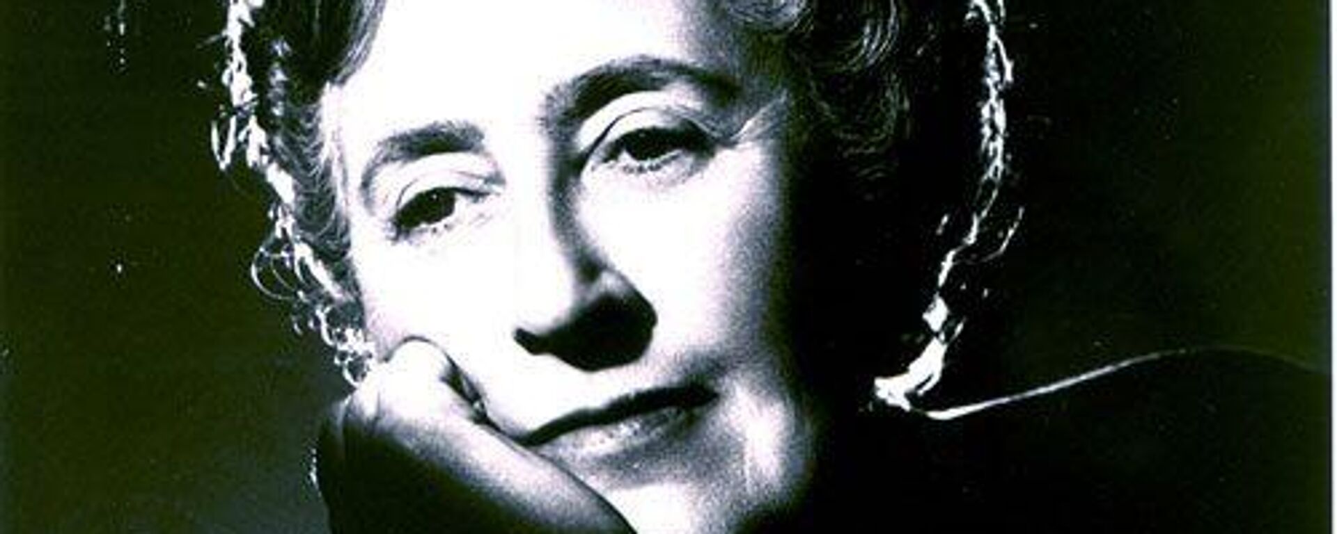 Dünyaca ünlü polisiye romanlar yazarı, suç edebiyatının kraliçesi Agatha Christie - Sputnik Türkiye, 1920, 27.03.2023