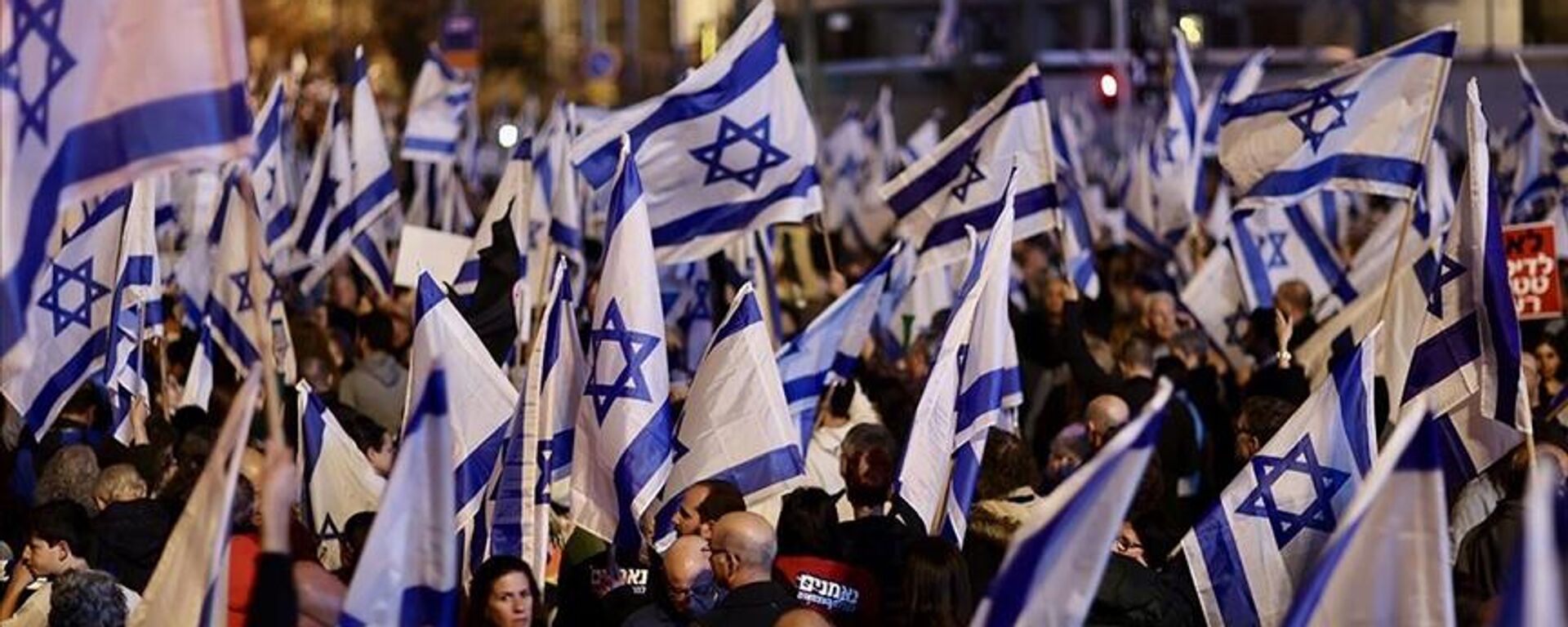 İsrail'de gösterileri düzenleyen gruplardan 34'ü, Başbakan Benyamin Netanyahu'nun krize neden olan 'yargı reformu'nu erteleme adımını samimi bulmayarak eylemlerini sürdüreceklerini duyurdu. - Sputnik Türkiye, 1920, 29.03.2023