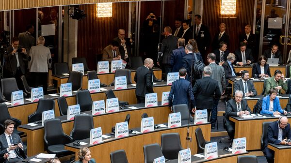 Avusturya’da aşırı sağcı milletvekilleri Zelenskiy konuşurken meclisi terk etti - Sputnik Türkiye