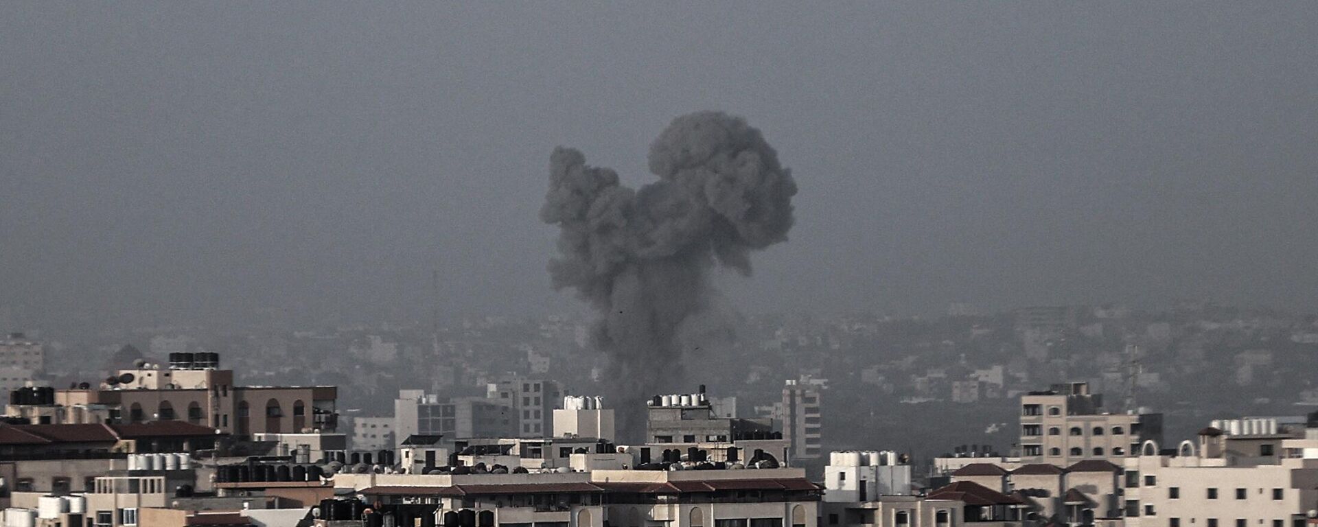İsrail savaş uçakları, abluka altındaki Gazze Şeridi'nin batısında iki noktaya hava saldırısı düzenledi. - Sputnik Türkiye, 1920, 05.04.2023