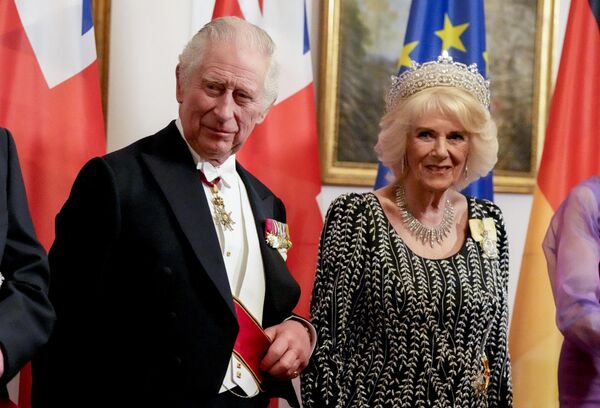 İngiltere Kraliçesi 2. Elizabeth, tahttaki 70. yıl dönümüne ilişkin 5 Şubat 2022’de paylaştığı mesajında, oğlu Charles kral olduğunda, eşi Camilla&#x27;nın &#x27;kraliçe&#x27; olacağını açıklamıştı. - Sputnik Türkiye