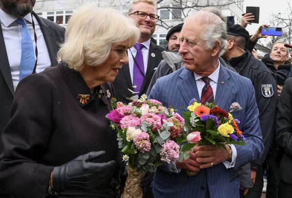Kraliçe Elizabeth, Prens Charles tahta çıktığında eşi Camilla&#x27;nın &#x27;kraliçe&#x27; unvanı almasını içten dilediğini belirtmişti. - Sputnik Türkiye