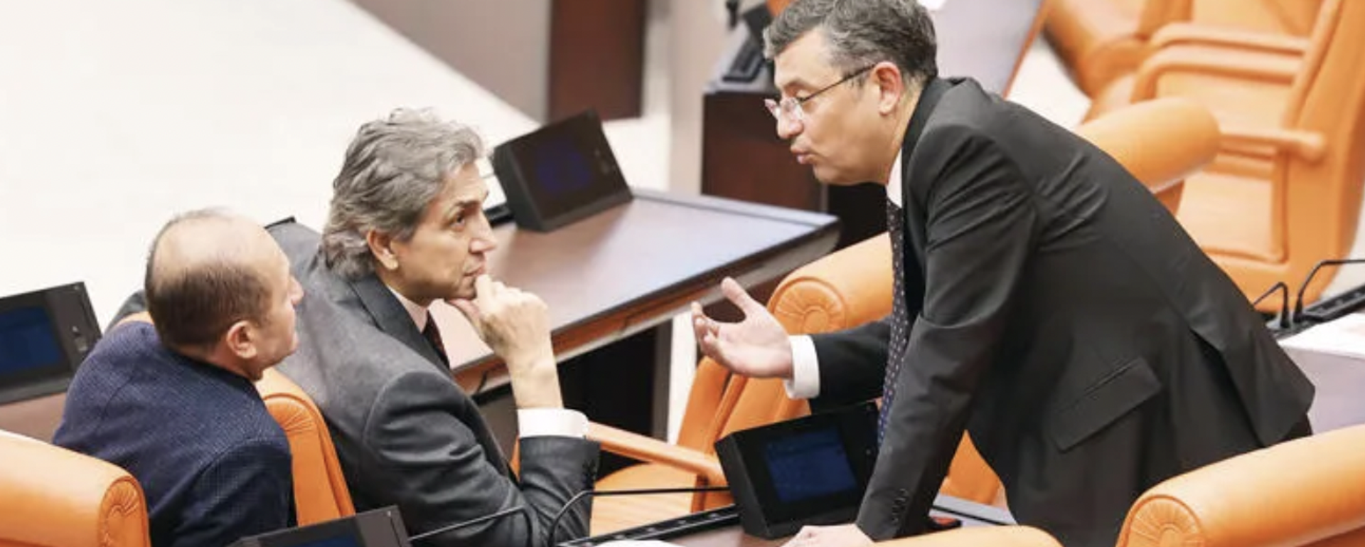 CHP'li Özgür Özel, AK Partili Mustafa Demir ve Ramazan Can - Sputnik Türkiye, 1920, 07.04.2023