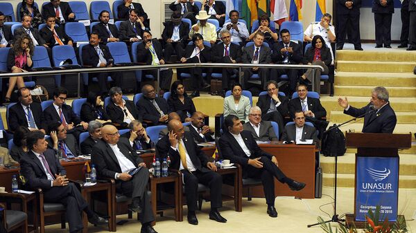 Brezilya Devlet Başkanı Luiz Inacio Lula da Silva, UNASUR konferansında konuşma yapıyor. Guyana, 2010 - Sputnik Türkiye