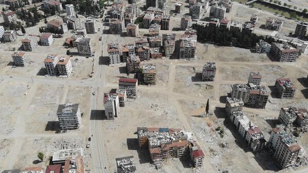 Hatay'da binalar yerini boş meydanlara bıraktı - Sputnik Türkiye