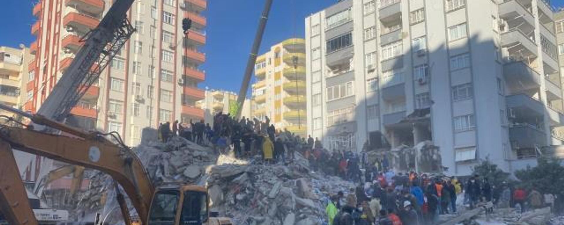 Kahramanmaraş merkezli depremlerde Adana'da yıkılan Alpargün Apartmanı'yla ilgili soruşturma kapsamında ifadesi alınan inşaat mühendisi, binanın statik-betonarme projesini kendisinin yaptığını fakat çizdiği projeyi hatırlamadığını iddia etti. - Sputnik Türkiye, 1920, 12.04.2023