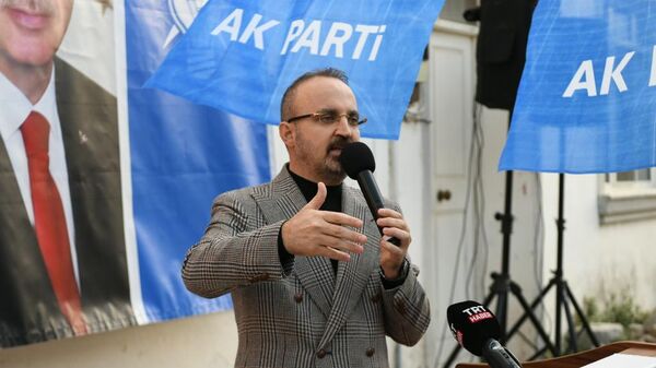 AK Parti Grup Başkanvekili Bülent Turan, programları kapsamında Çanakkale'nin Bozcaada ilçesinde, partisinin ilçe başkanlığına ait binanın açılışına katılarak konuşma yaptı.
 - Sputnik Türkiye
