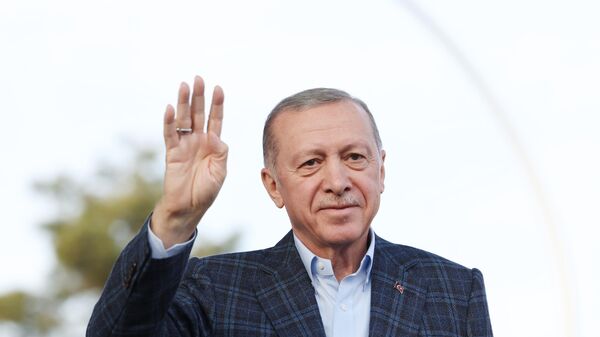Cumhurbaşkanı Recep Tayyip Erdoğan, Şanlıurfa 897 Afet Konutu Temel Atma ve 659 Konut, 61 Dükkan Anahtar Teslim Töreni'nde açıklamalarda bulundu. - Sputnik Türkiye