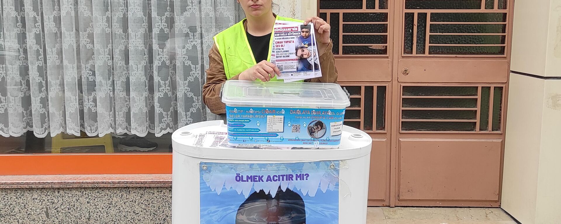 SMA'lı bebeğin bağış kutusunu çalan zanlı, annenin kovalaması sonucu kutuyu bırakıp kaçtı - Sputnik Türkiye, 1920, 21.08.2025