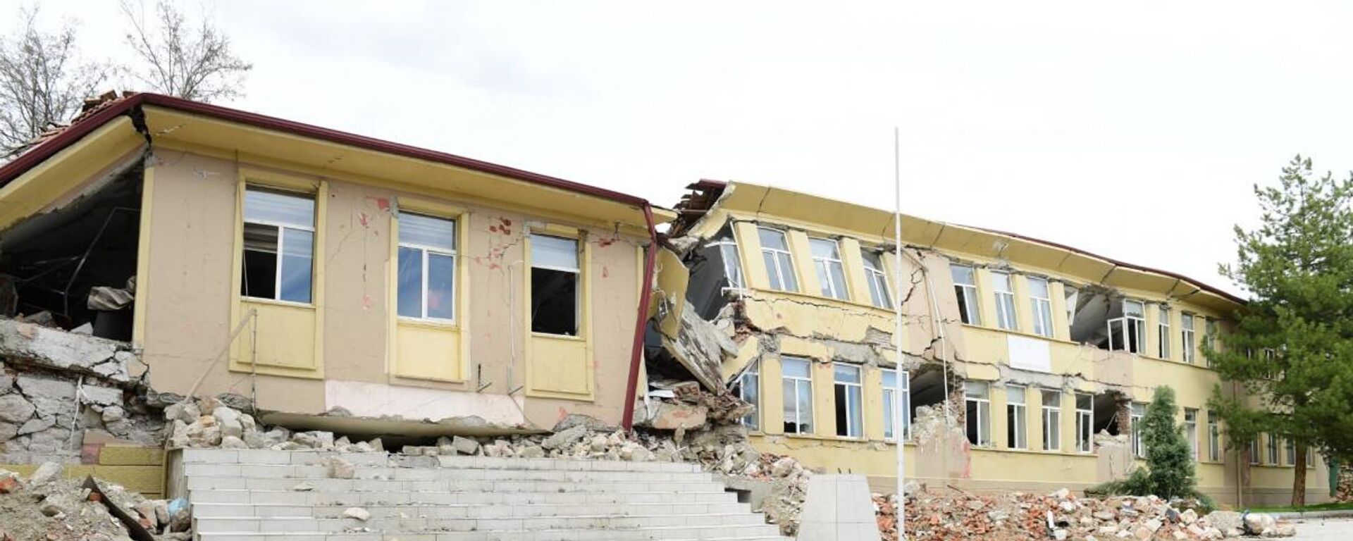 Kahramanmaraş depremlerinin vurduğu Malatya’da Yeşilyurt Belediyesi, ilçede yıkılan ilçe milli eğitim müdürlüğü binasının ‘Deprem müzesi’ olarak koruma altına alınması için girişimde bulundu. - Sputnik Türkiye, 1920, 20.04.2023