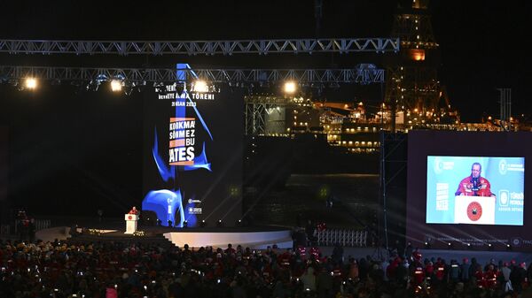 Cumhurbaşkanı Recep Tayyip Erdoğan, Filyos Türkiye Petrolleri Limanı'nda Karadeniz Doğalgazı Devreye Alma Törenine katılarak konuşma yaptı - Sputnik Türkiye