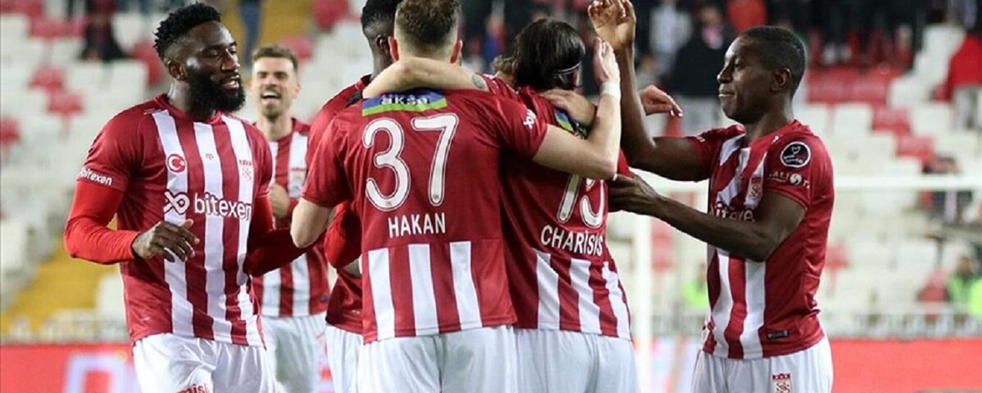 Spor Toto Süper Lig'in 30. haftasında Demir Grup Sivasspor, sahasında Trabzonspor'u 4-1 yendi. - Sputnik Türkiye, 1920, 26.05.2025