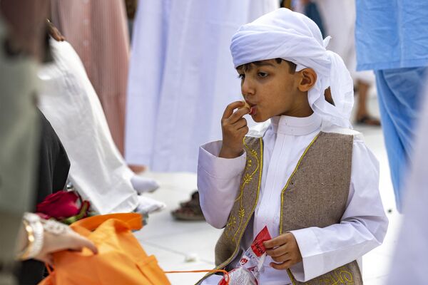 Dünyanın hemen her yerinde olduğu gibi Suudi Arabistan&#x27;da da çocuklar bayramı şekerlemelerle kutladı. - Sputnik Türkiye