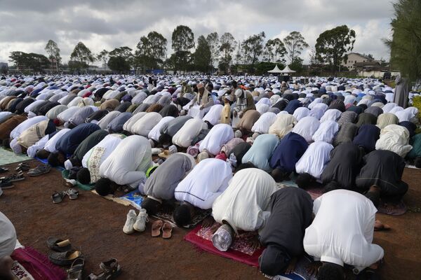 KenyaKenya&#x27;da Müslümanlar bayram namazını Nairobi&#x27;deki bir açık alanda kıldı. - Sputnik Türkiye