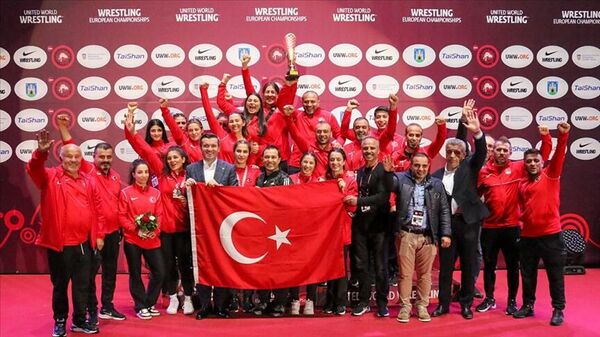 Türkiye Kadın Güreş Milli Takımı Avrupa ikincisi oldu - Sputnik Türkiye