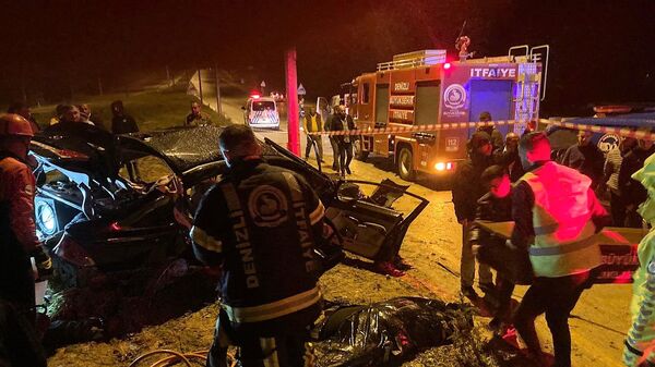 Denizli'de trafik kazası: 4 kişi hayatını kaybetti - Sputnik Türkiye