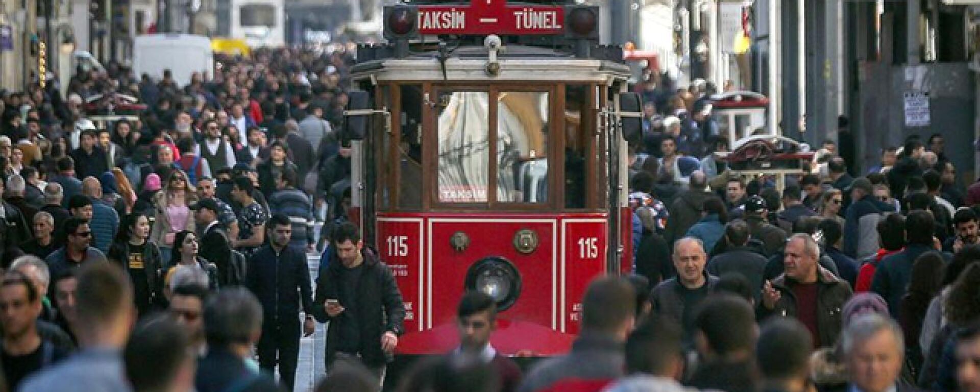 İstanbul, Taksim, insanlar  - Sputnik Türkiye, 1920, 26.04.2023