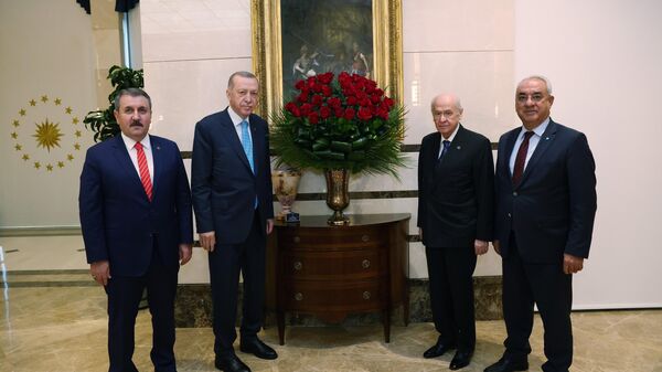 Cumhur İttifakı liderlerinden Cumhurbaşkanı Erdoğan'a geçmiş olsun ziyareti - Sputnik Türkiye