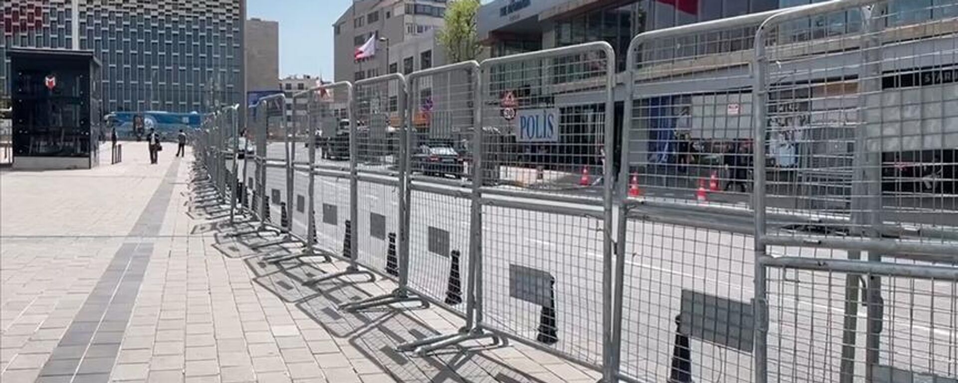 Taksim Meydanı'nda 1 Mayıs öncesi güvenlik önlemi  - Sputnik Türkiye, 1920, 01.05.2024
