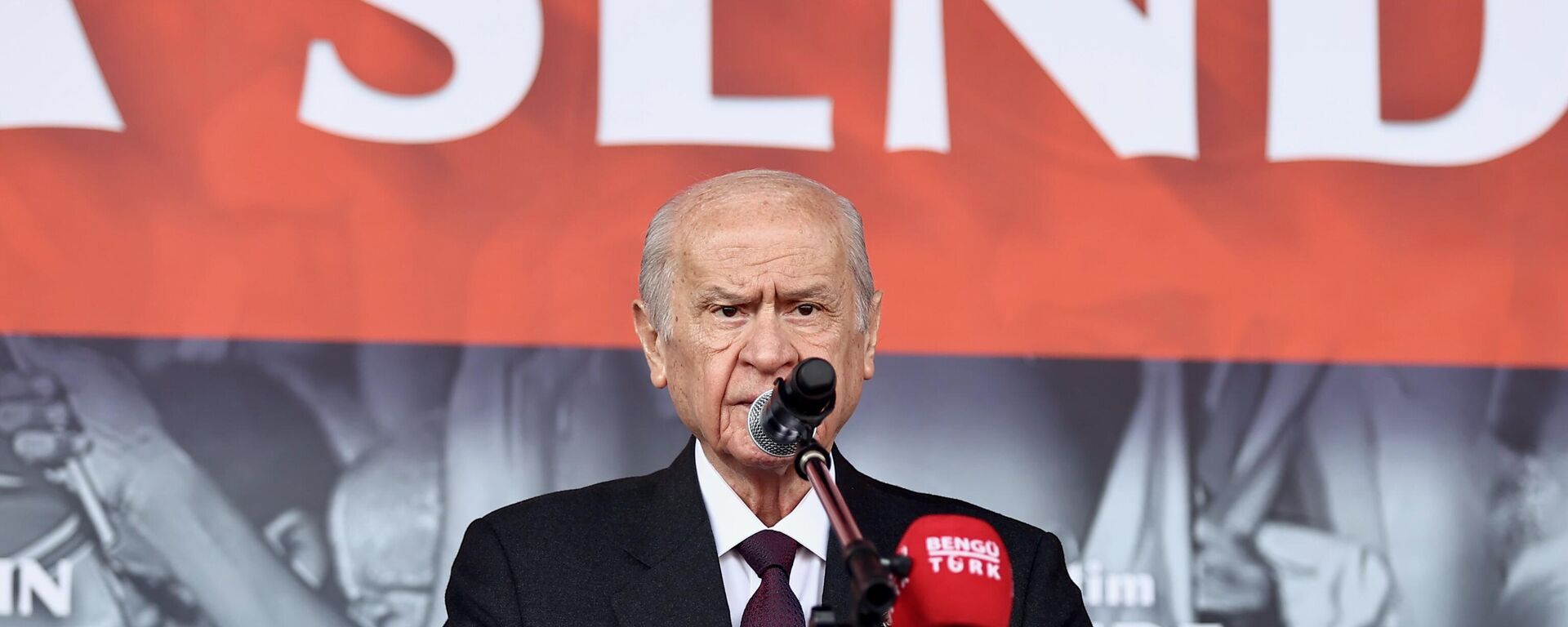 Partisinin Bartın Cumhuriyet Meydanı'nda düzenlediği 14 Mayıs'ta Aziz Milletim Sıra Sende temalı açık hava toplantısında konuşan Bahçeli, 14 Mayıs Cumhurbaşkanlığı ve 28'inci Dönem Milletvekilliği Genel Seçimleri'nin milletin birliği, insanların huzur ve refahı için hayırlı sonuçlar getirmesini temenni etti. - Sputnik Türkiye, 1920, 30.04.2023