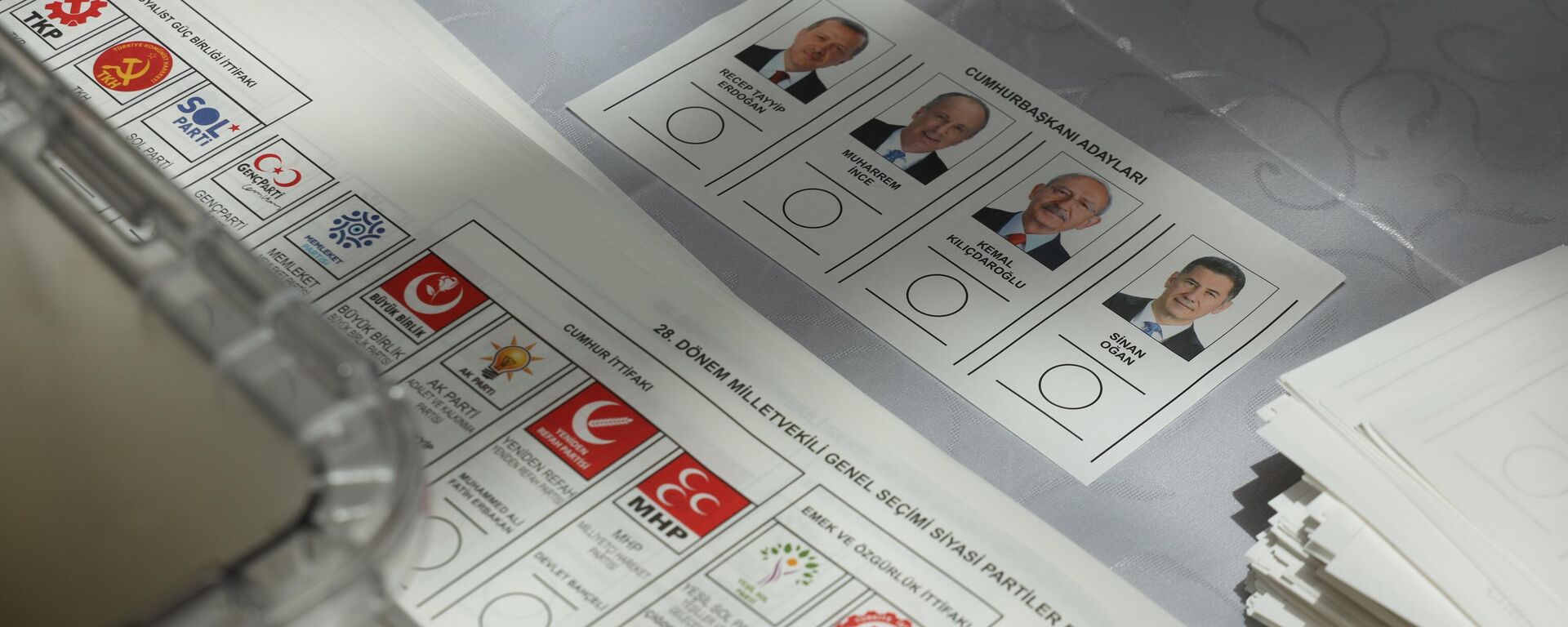 Katar’da yurt dışı seçmen kütüğüne kayıtlı seçmenler, Türkiye'deki Cumhurbaşkanı ve 28. Dönem Milletvekili Genel Seçimi kapsamında oy vermeye başladı. Katar’ın başkenti Doha’da, Türkiye'de 14 Mayıs'ta yapılacak Cumhurbaşkanı ve 28. Dönem Milletvekili Seçimleri için sandık kuruldu.  - Sputnik Türkiye, 1920, 15.05.2023